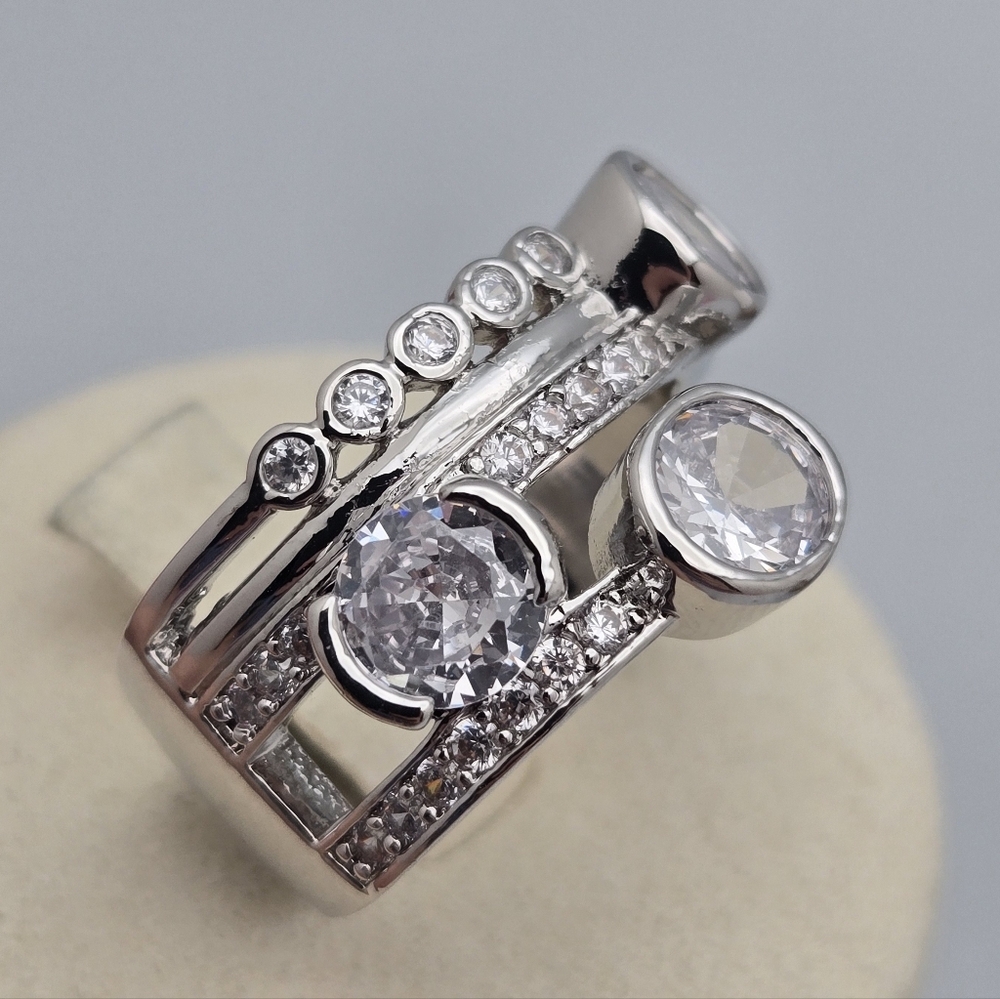 Multi-Stone Diamond Fashion Silver Tone Cocktail Ring Size 8 NWOT